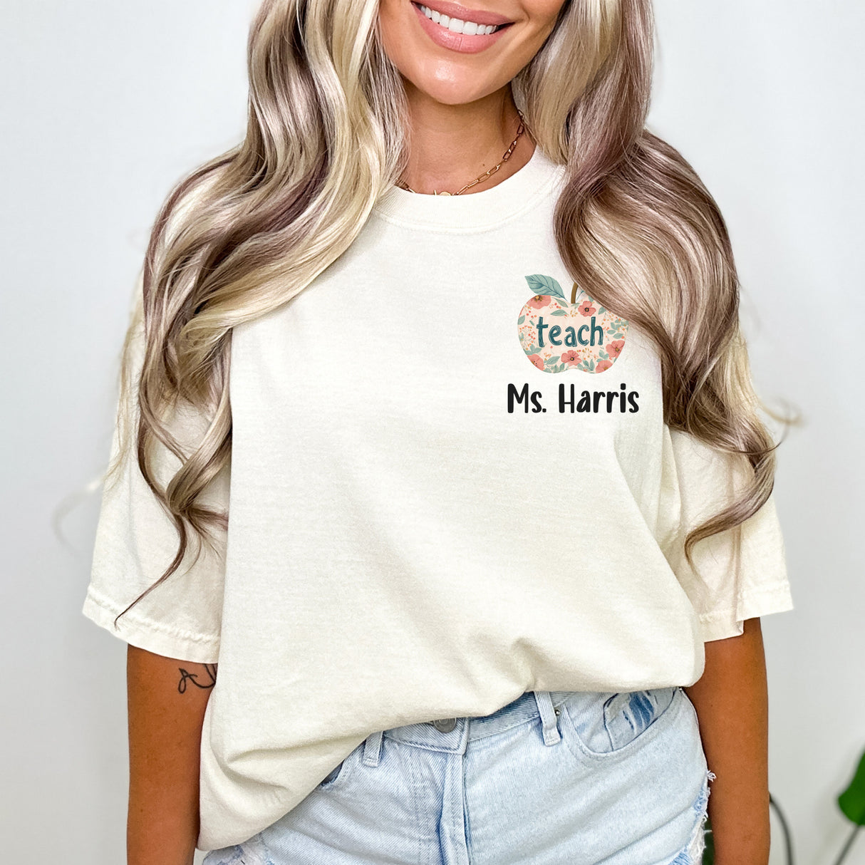 Teacher gift idea custom shirt. Personalized teacher’s name shirt. Cute gift ideas for teachers. Gift ideas for new teachers.