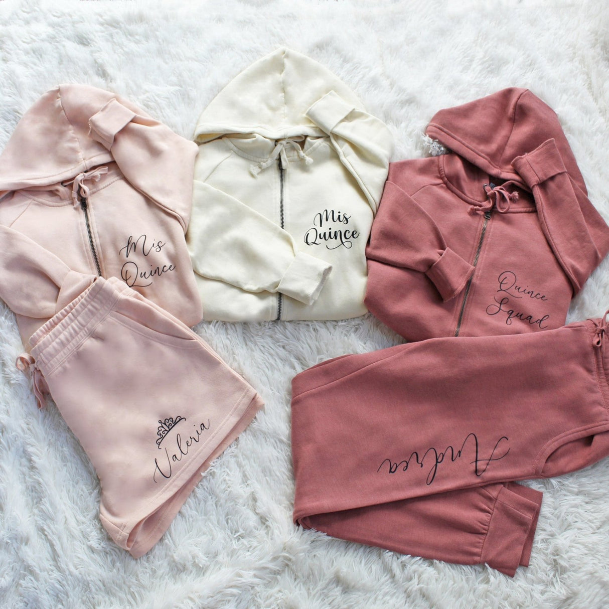 Quince damas lounge set. Loungewear for quince and her damas. Mama de quince lounge set.