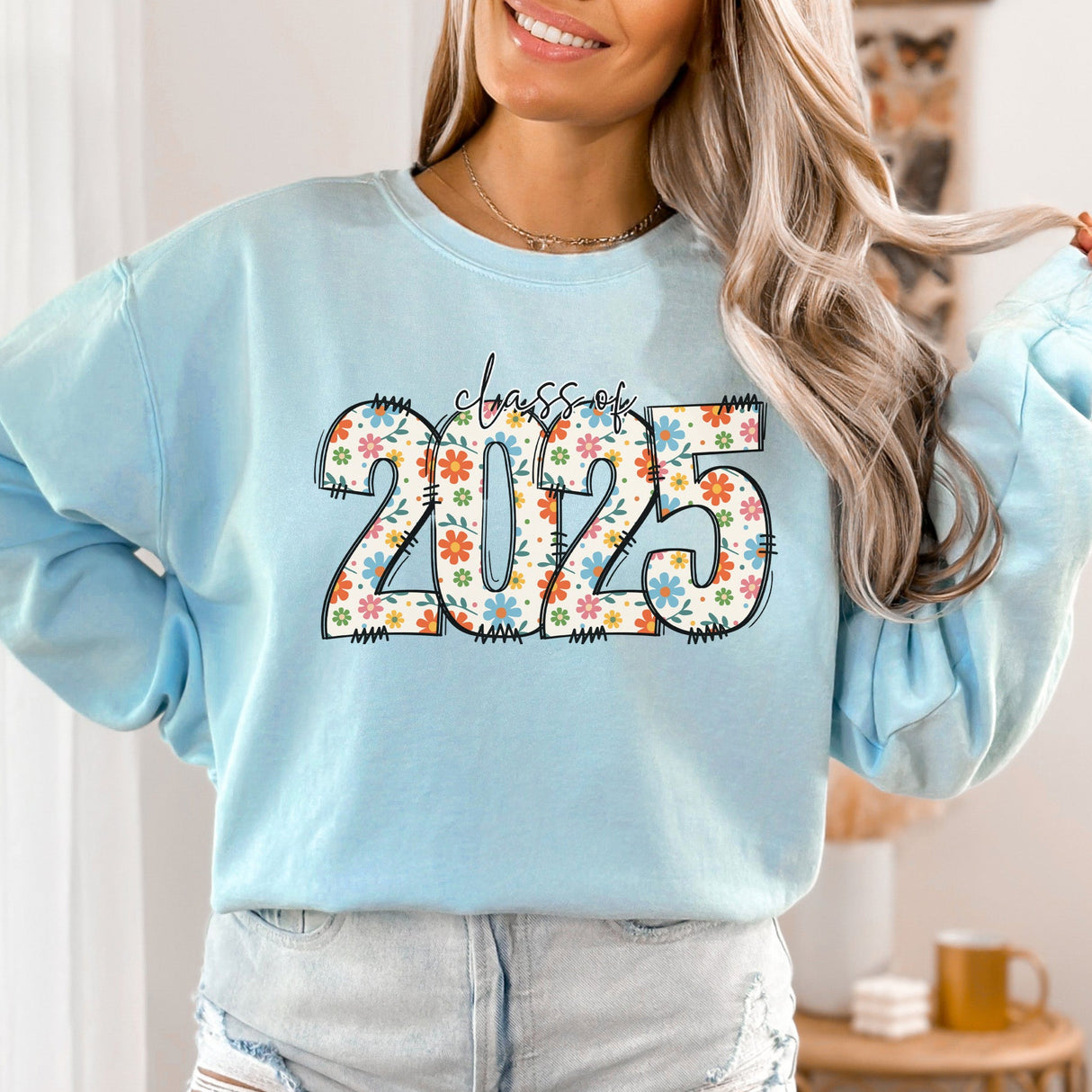 This is a light blue comfort colors sweatshirt with a fun floral class of 2025 design. Floral Comfort Colors graduation sweatshirt for cute graduation gift for her.
