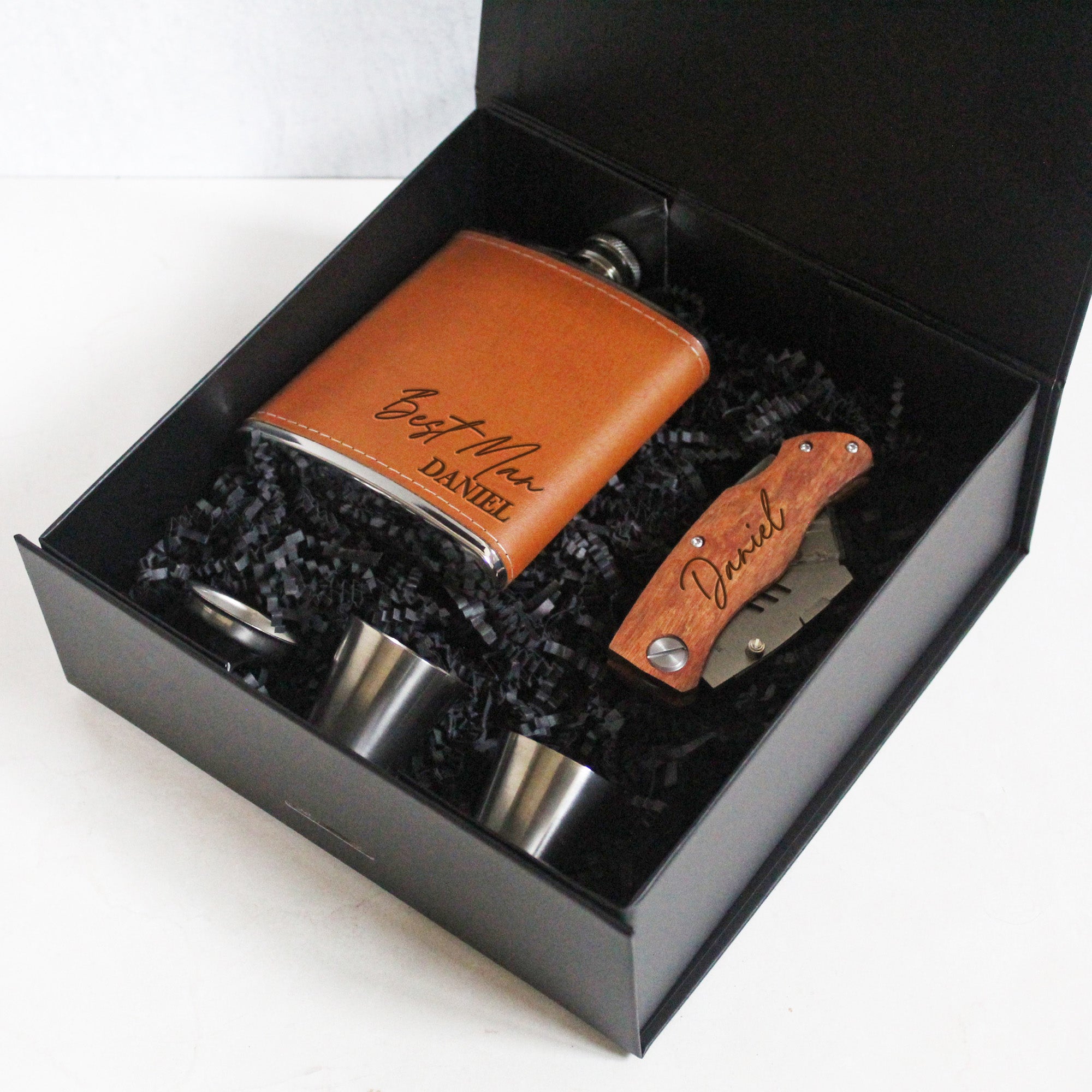 The perfect custom best man box. Easy gift for will you be my groomsmen boxes.