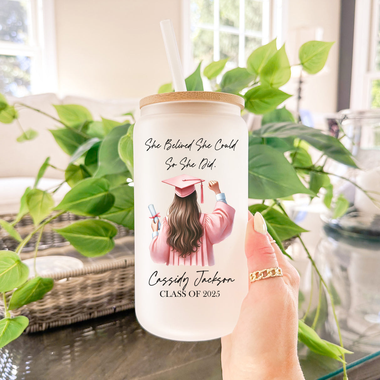 The ideal graduation gift for her, featuring personalized details and a graduate design that reflects her style.