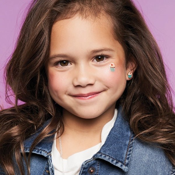 Girl-Nation-Glamorous-Cute-Charming-Studs-Cupcake-Model