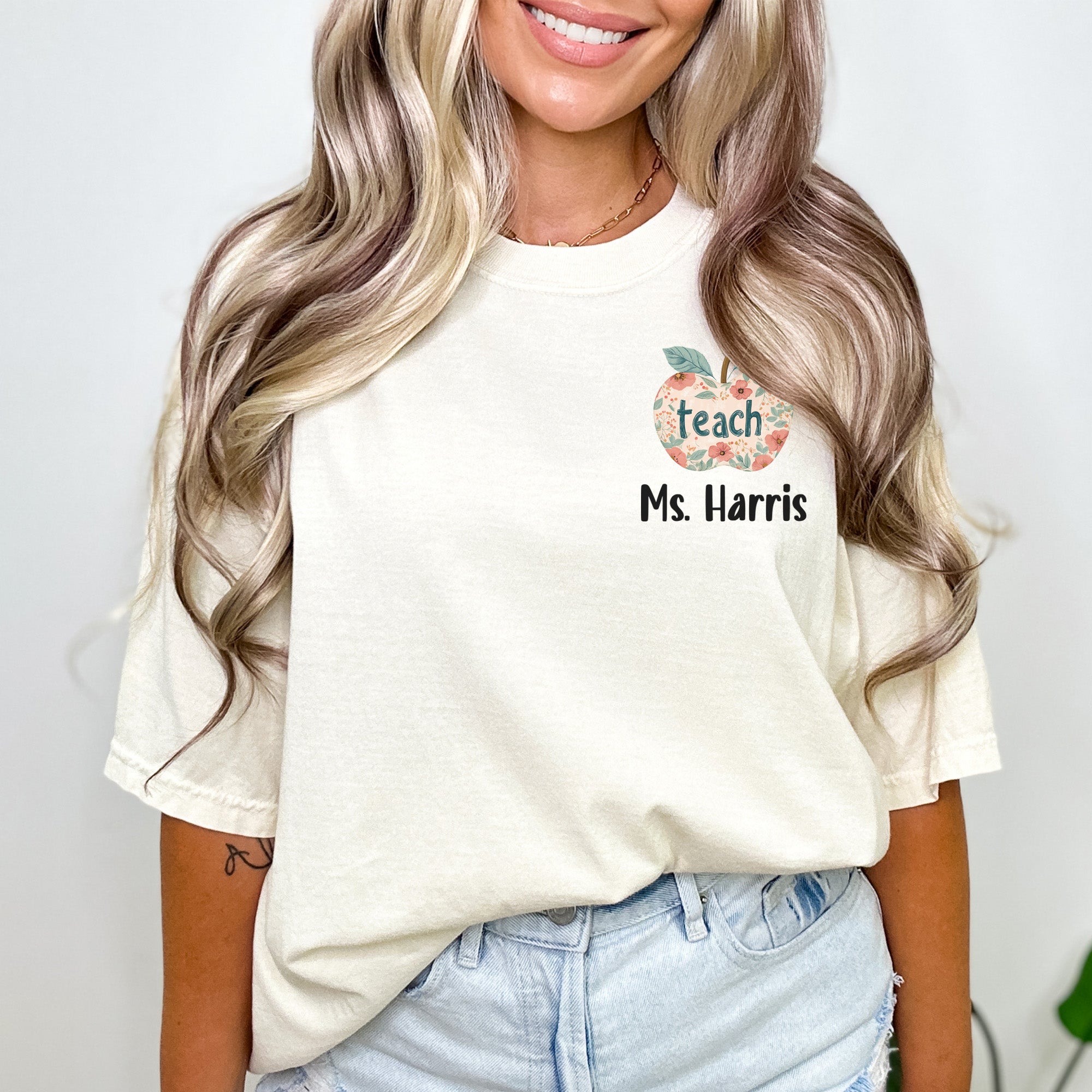 Teacher gift idea custom shirt. Personalized teacher’s name shirt. Cute gift ideas for teachers. Gift ideas for new teachers. 