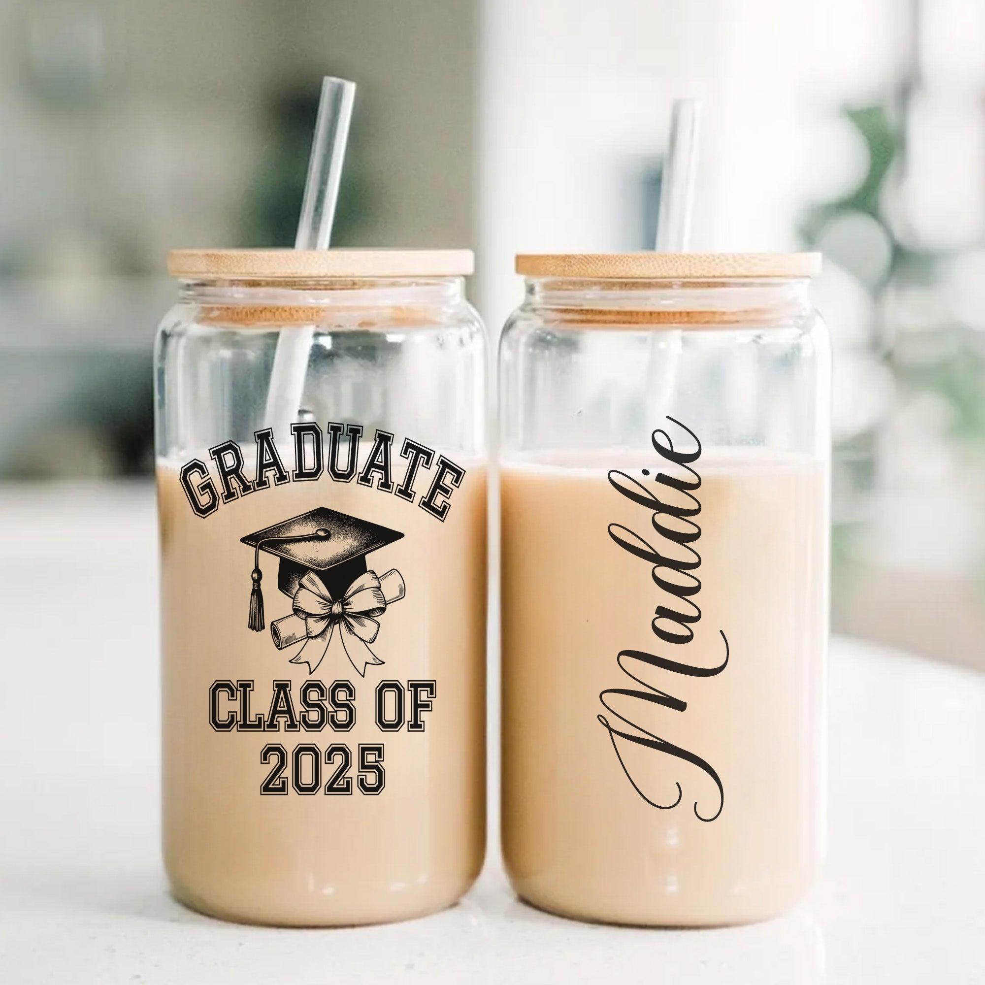 Custom glass graduation tumbler featuring a graduate’s name and Class of 2025 design, ideal gift for seniors. Cap design on Libbey glass mug for high school seniors. 