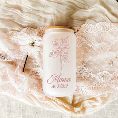 Custom name and birth year with flower on glass iced coffee cup. Birthday iced coffee cups for mom. 