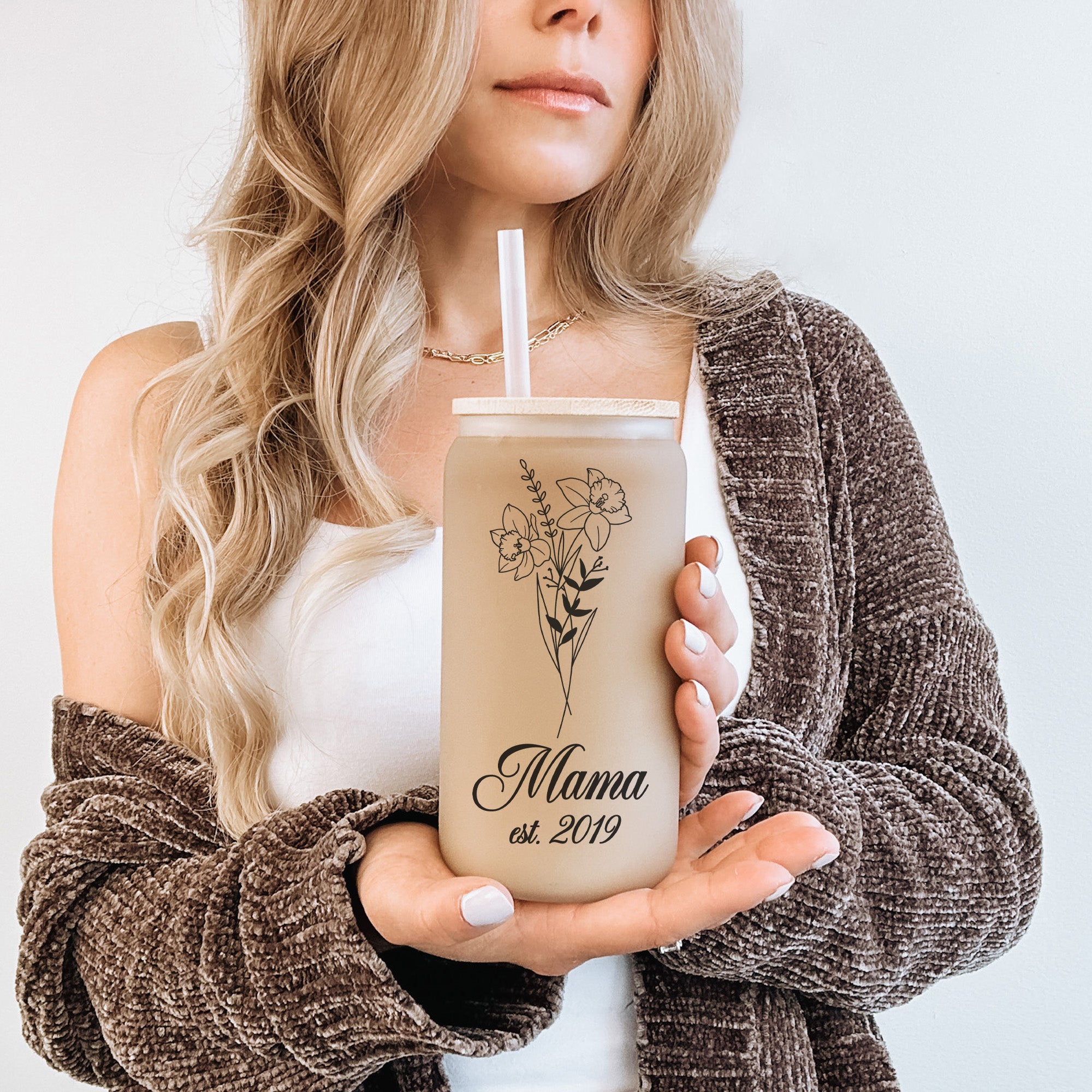 Custom birth month flower iced coffee cup. Frosted floral glass tumbler for Mother's Day gift.