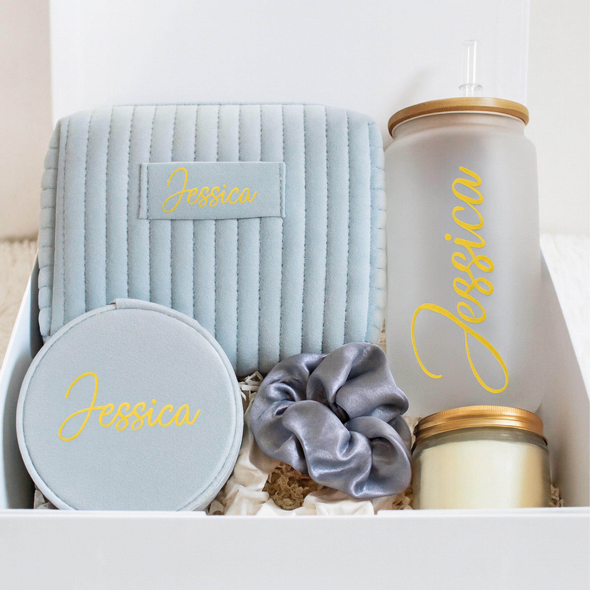Personalized bridesmaid makeup bag and maid of honor gifts. Perfect for your bridesmaid proposal box, bachelorette party gifts, and even birthday and Christmas gifts.