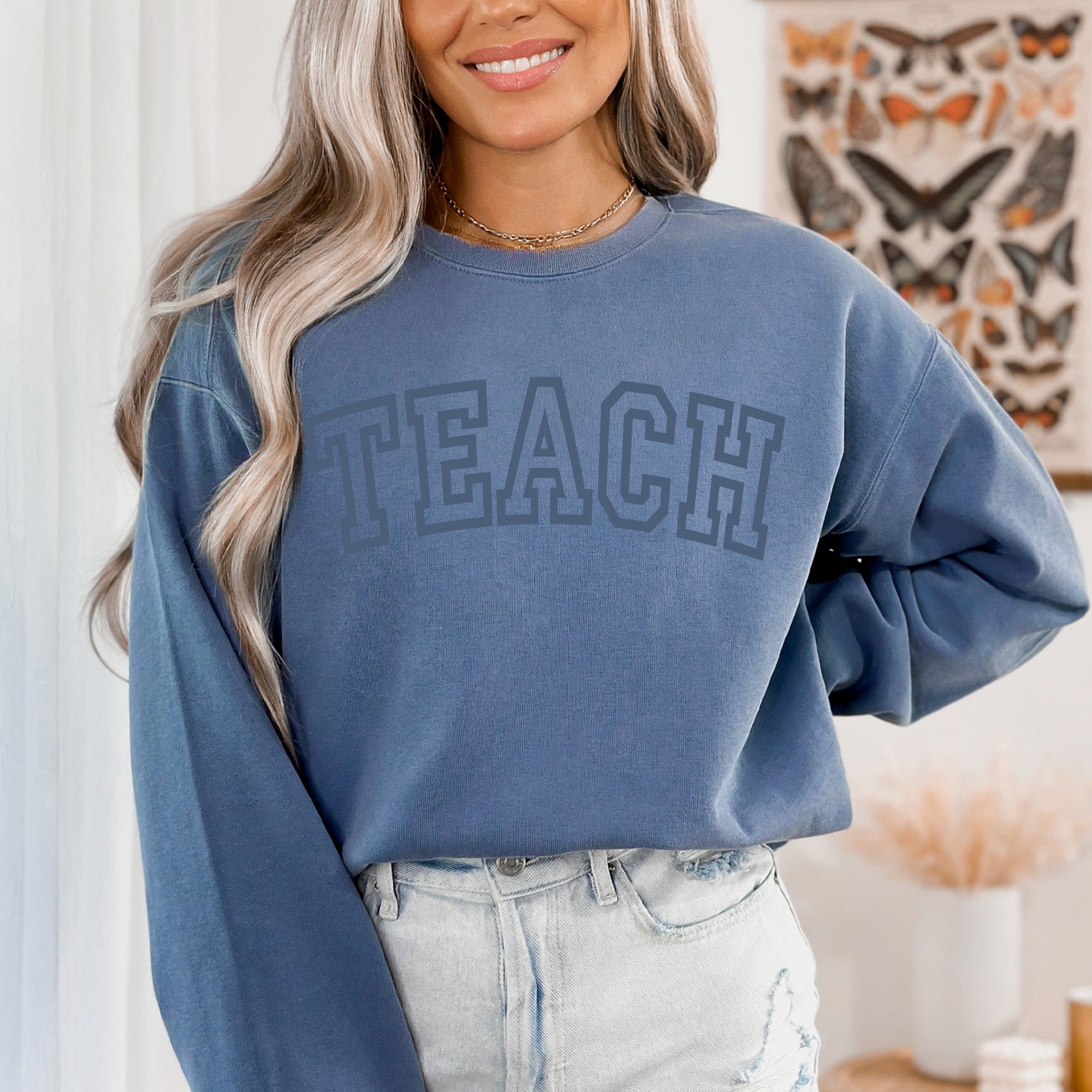 Teacher appreciation sweater shirt. Teach sweatshirt for teacher. Cute gift for teachers. 